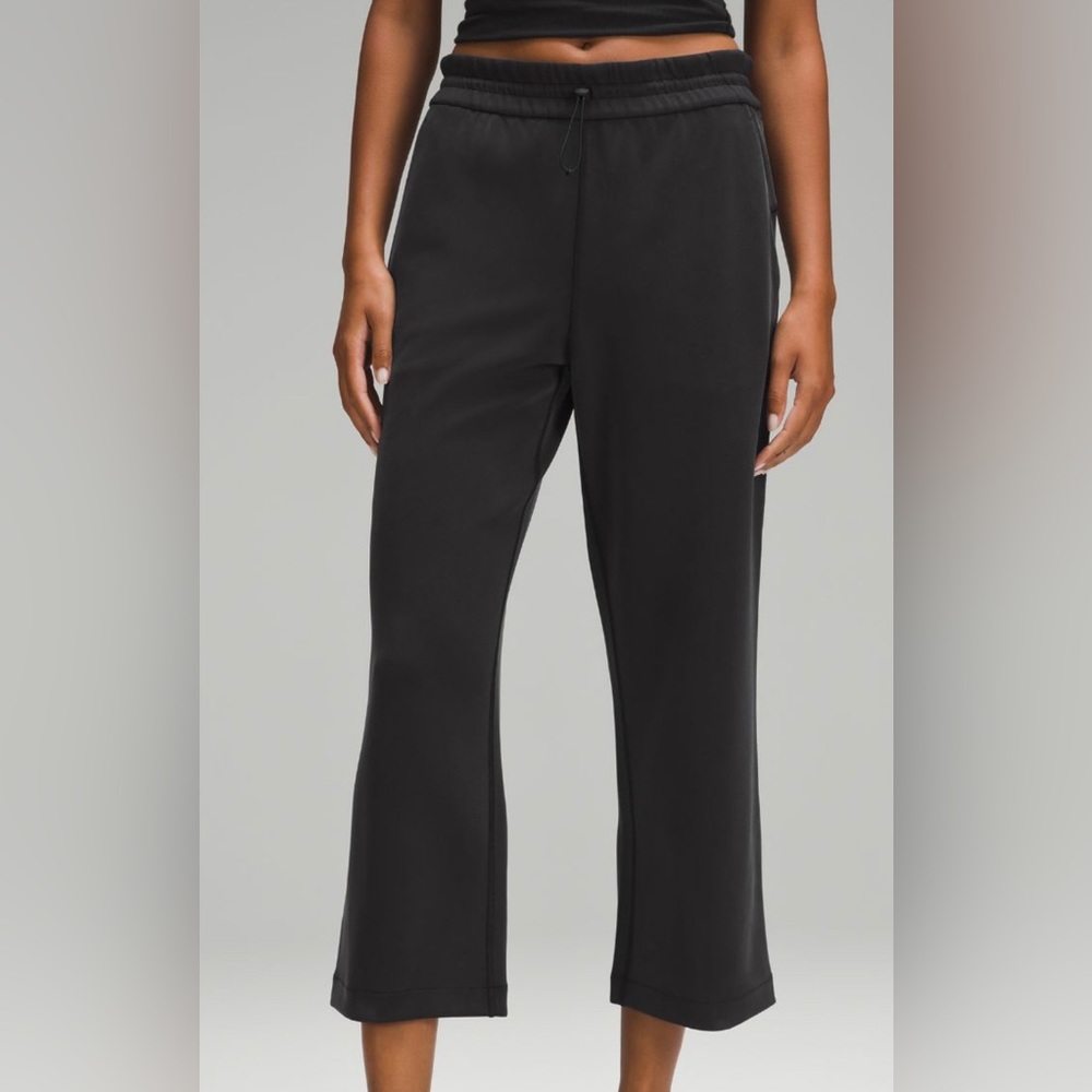 Lululemon Soft stream High Rise Straight Legged Cropped 24”